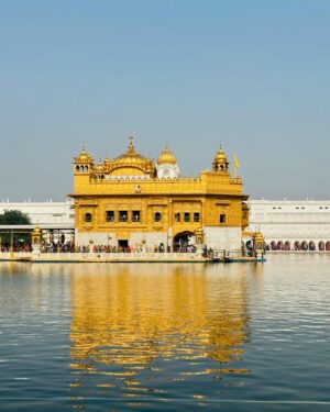 Arohi Khurana Instagram - Dream completed ✔️ ❤️
.
.
.
#arohikhurana #arohians #goldentemple #amritsar #jalandhar #punjab