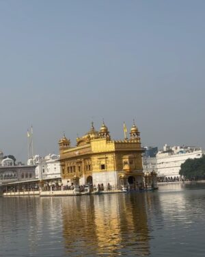 Arohi Khurana Instagram - Dream completed ✔️ ❤️
.
.
.
#arohikhurana #arohians #goldentemple #amritsar #jalandhar #punjab