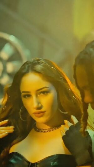 Aroob Khan Instagram - Coming up with a new banger this month😌 Stay tuned! 🫶🏻