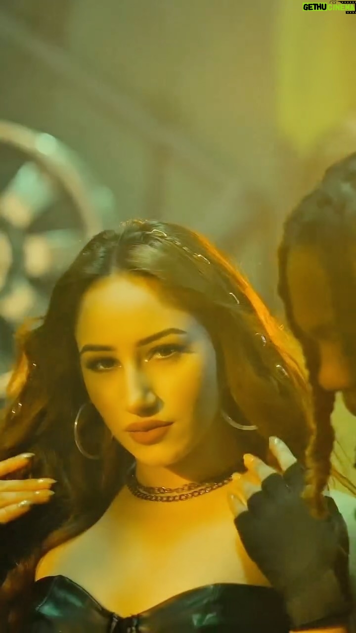 Aroob Khan - 28.4K Likes - Coming up with a new banger this month😌 Stay tuned! 🫶🏻