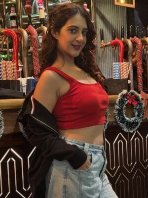 Arshin Mehta Instagram - Celebrate Christmas with your loved ones family and friends only at @sthambabrewery. An amazing Xmas vibe and decor🧑🏻‍🎄🎄✨🎅🏻 . Can’t miss it guys . 
❤️💚❤️💚❤️💚…. Hohohohoho… merry brewery 🍻🍺🍓🍒🍇🥰🤭

#arshinmehta @sthambabrewery #mumbai #oshiwara