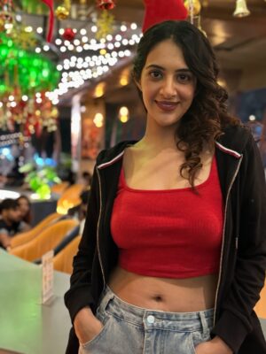 Arshin Mehta Instagram - Celebrate Christmas with your loved ones family and friends only at @sthambabrewery. An amazing Xmas vibe and decor🧑🏻‍🎄🎄✨🎅🏻 . Can’t miss it guys . 
❤️💚❤️💚❤️💚…. Hohohohoho… merry brewery 🍻🍺🍓🍒🍇🥰🤭

#arshinmehta @sthambabrewery #mumbai #oshiwara
