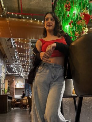 Arshin Mehta Instagram - Celebrate Christmas with your loved ones family and friends only at @sthambabrewery. An amazing Xmas vibe and decor🧑🏻‍🎄🎄✨🎅🏻 . Can’t miss it guys . 
❤️💚❤️💚❤️💚…. Hohohohoho… merry brewery 🍻🍺🍓🍒🍇🥰🤭

#arshinmehta @sthambabrewery #mumbai #oshiwara
