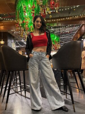 Arshin Mehta Instagram - Celebrate Christmas with your loved ones family and friends only at @sthambabrewery. An amazing Xmas vibe and decor🧑🏻‍🎄🎄✨🎅🏻 . Can’t miss it guys . 
❤️💚❤️💚❤️💚…. Hohohohoho… merry brewery 🍻🍺🍓🍒🍇🥰🤭

#arshinmehta @sthambabrewery #mumbai #oshiwara