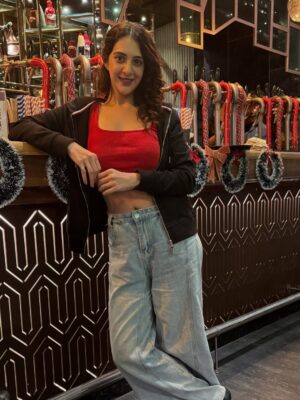Arshin Mehta Instagram - Celebrate Christmas with your loved ones family and friends only at @sthambabrewery. An amazing Xmas vibe and decor🧑🏻‍🎄🎄✨🎅🏻 . Can’t miss it guys . 
❤️💚❤️💚❤️💚…. Hohohohoho… merry brewery 🍻🍺🍓🍒🍇🥰🤭

#arshinmehta @sthambabrewery #mumbai #oshiwara