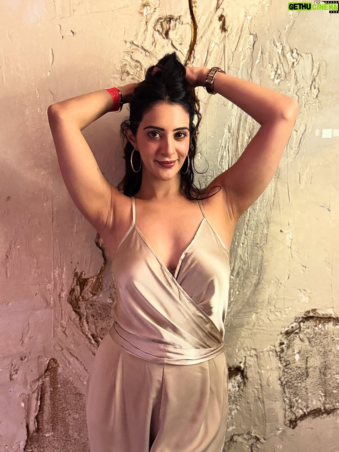 Arshin Mehta - 8.3K Likes - Just a friend taking pictures of me last nite 😉📸💕… did a pretty good job 🥰😋

#event #arshinmehta #mumbai 

[ party, Bollywood , event, actress, music launch, Kiara , Mumbai ]