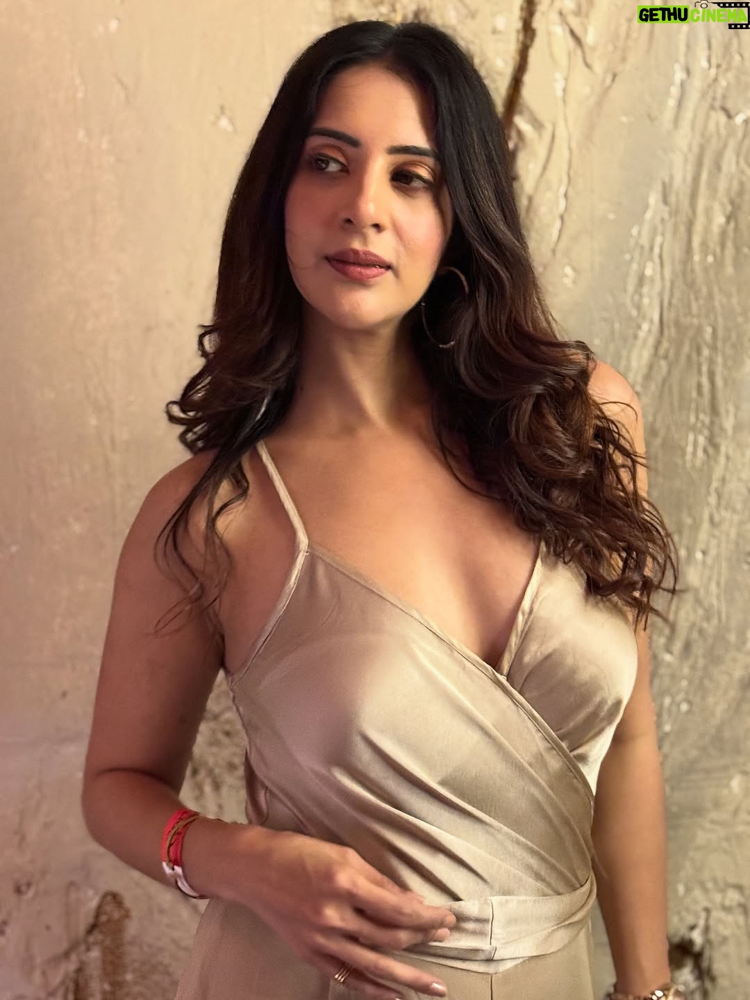 Arshin Mehta - 8.3K Likes - Just a friend taking pictures of me last nite 😉📸💕… did a pretty good job 🥰😋

#event #arshinmehta #mumbai 

[ party, Bollywood , event, actress, music launch, Kiara , Mumbai ]