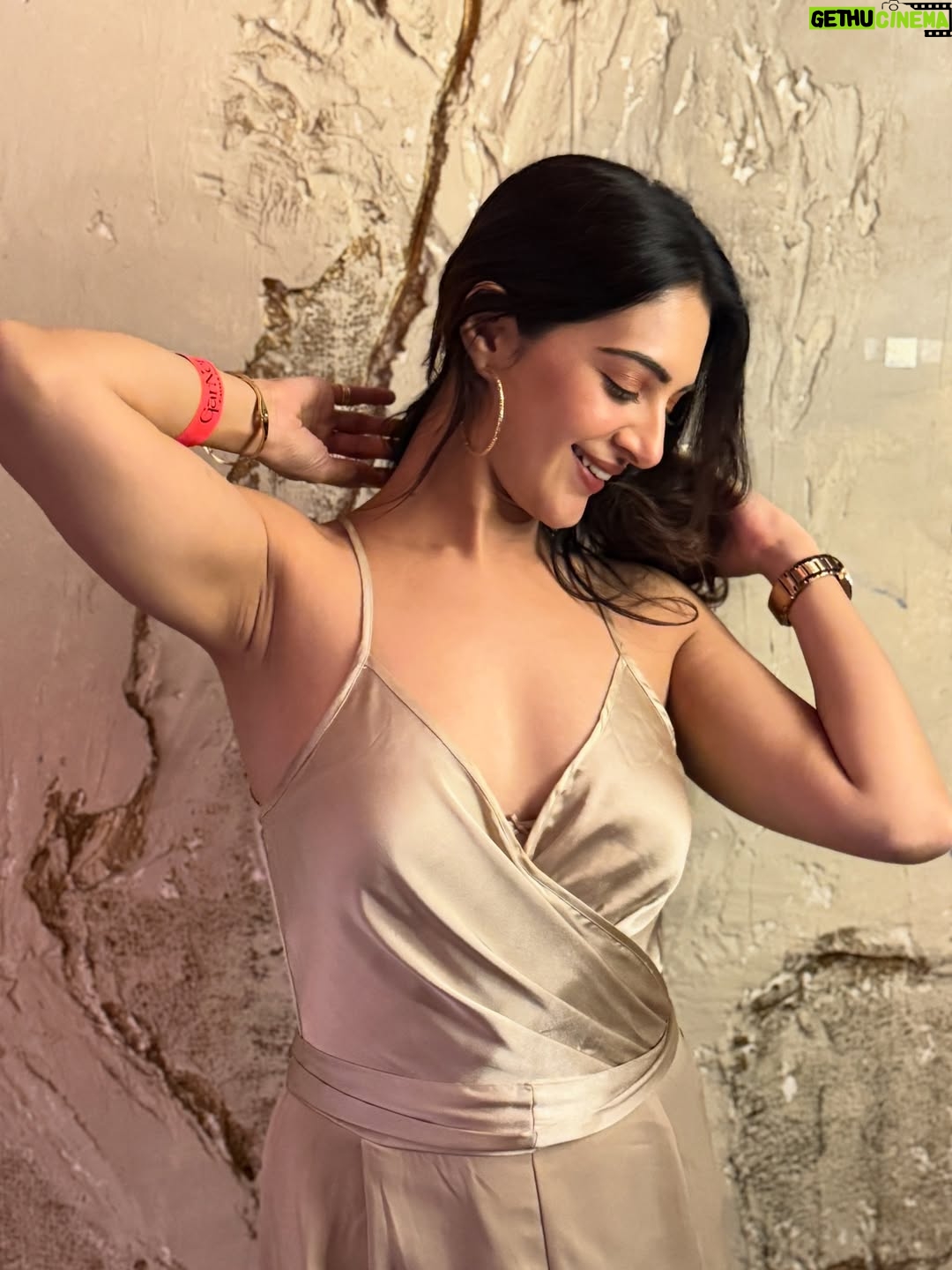Arshin Mehta - 8.3K Likes - Just a friend taking pictures of me last nite 😉📸💕… did a pretty good job 🥰😋

#event #arshinmehta #mumbai 

[ party, Bollywood , event, actress, music launch, Kiara , Mumbai ]