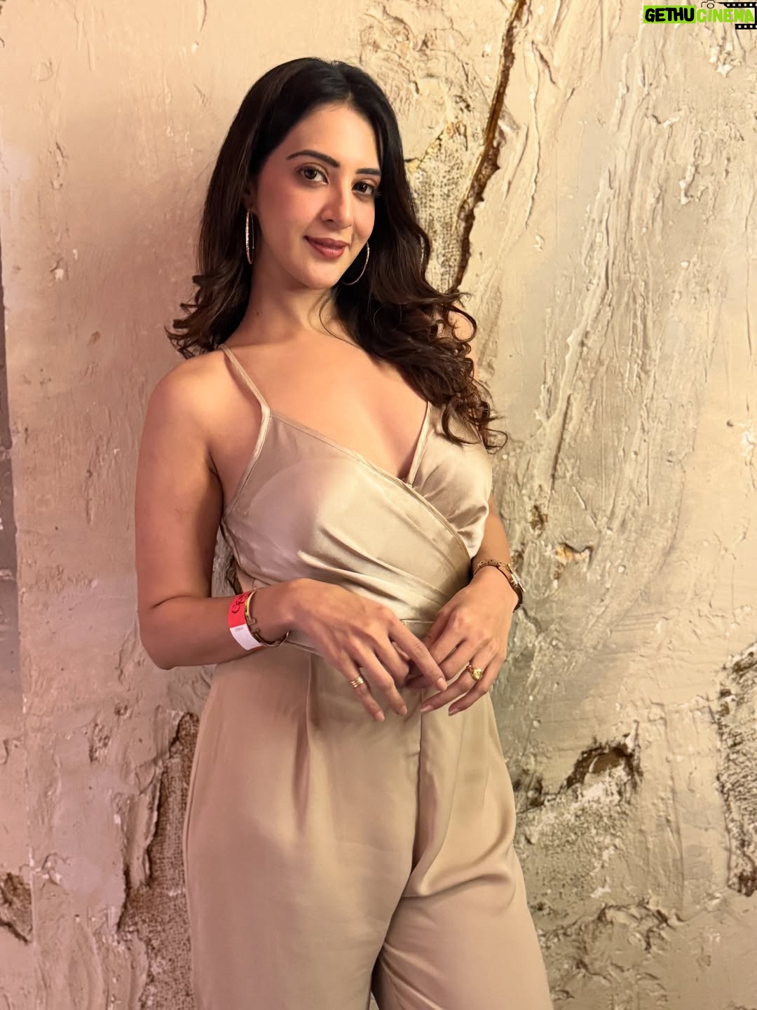 Arshin Mehta - 8.3K Likes - Just a friend taking pictures of me last nite 😉📸💕… did a pretty good job 🥰😋

#event #arshinmehta #mumbai 

[ party, Bollywood , event, actress, music launch, Kiara , Mumbai ]