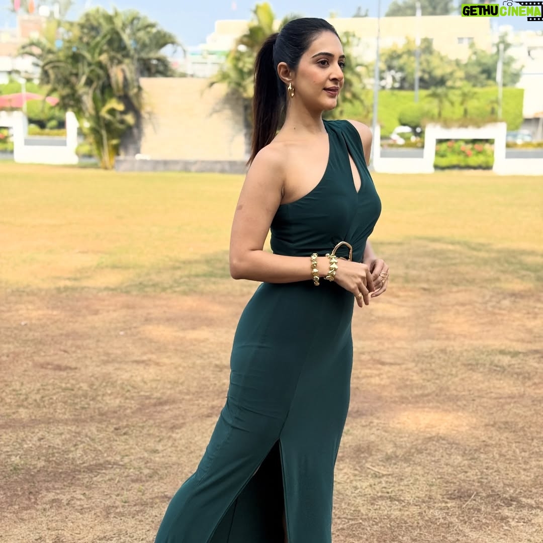 Arshin Mehta - 1.8K Likes - 👗 

#arshinmehta shoot, Indore, series