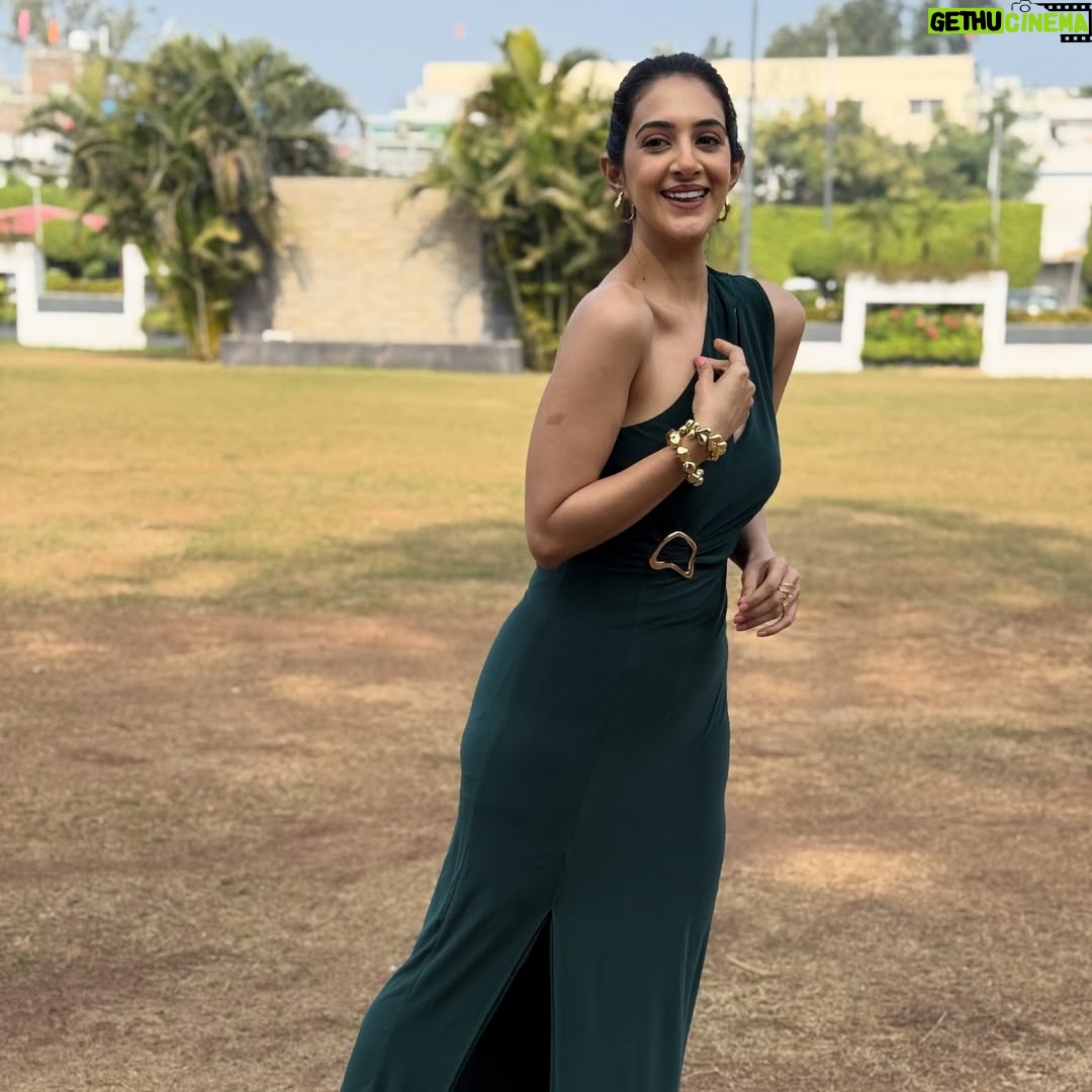 Arshin Mehta - 1.8K Likes - 👗 

#arshinmehta shoot, Indore, series