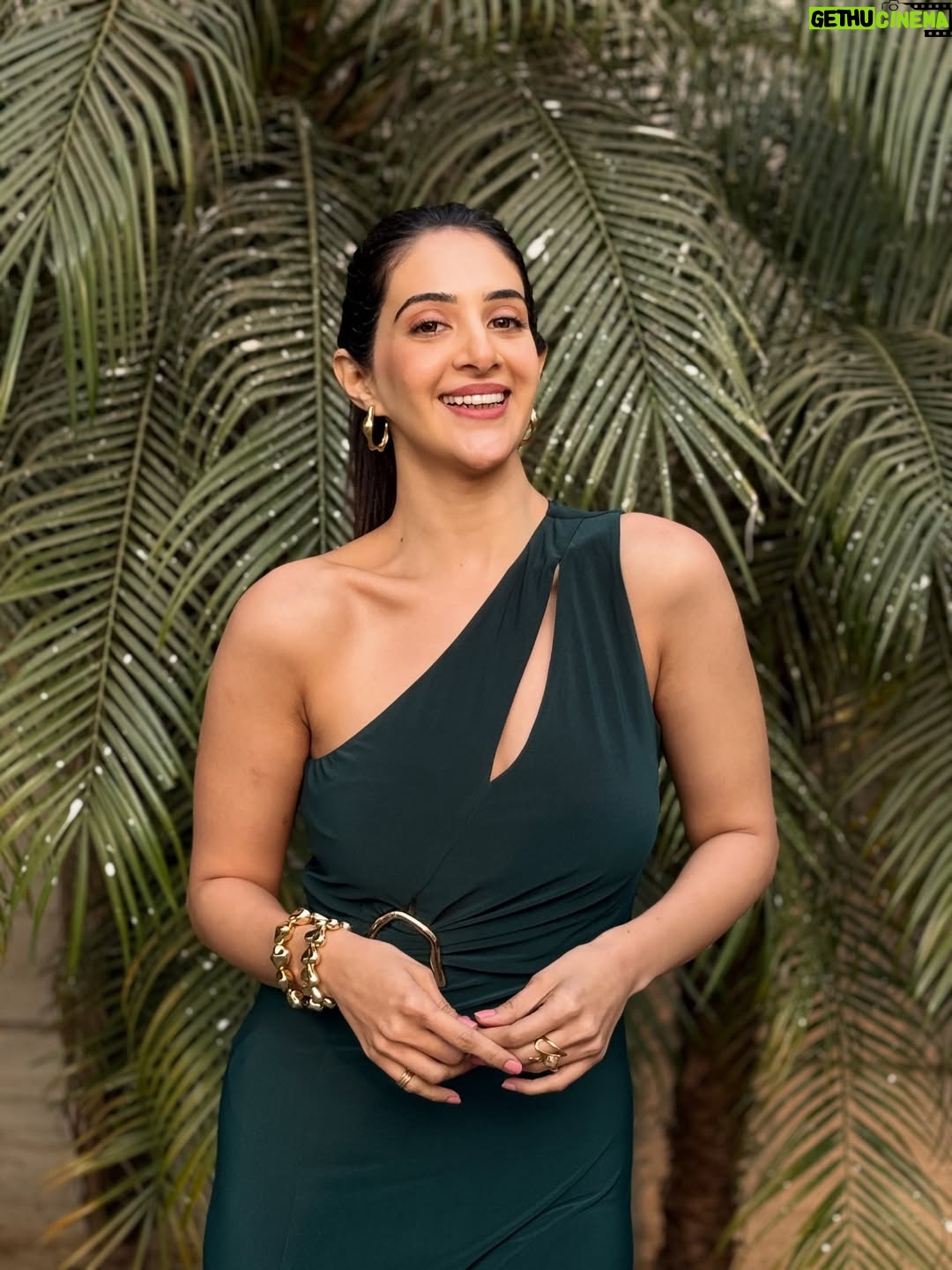 Arshin Mehta - 1.3K Likes - 🌴🍋‍🟩 

Mua- @nehasolanki1609

#arshinmehta #fashionista #shootings #cameraaction