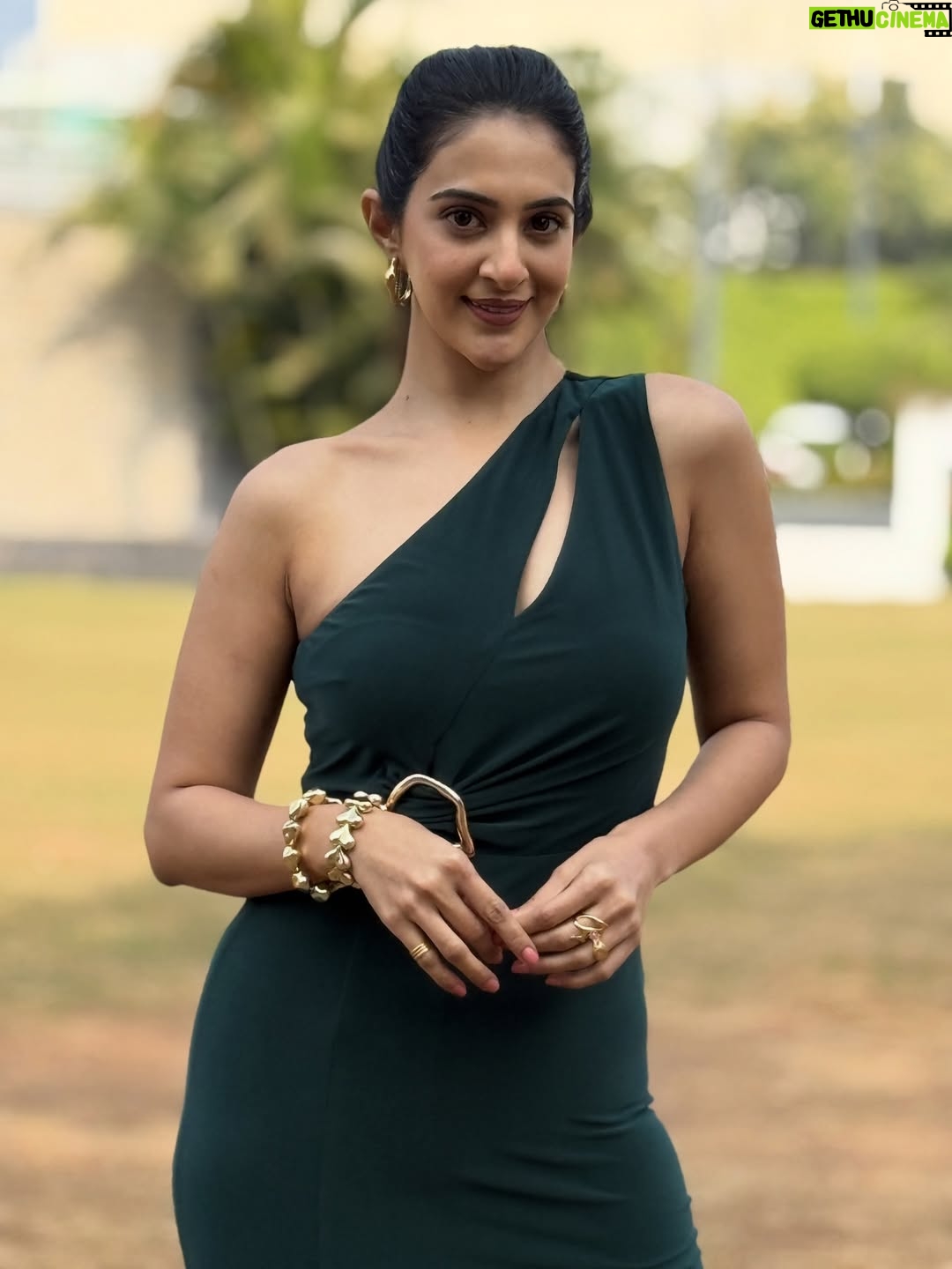 Arshin Mehta - 1.3K Likes - 🌴🍋‍🟩 

Mua- @nehasolanki1609

#arshinmehta #fashionista #shootings #cameraaction