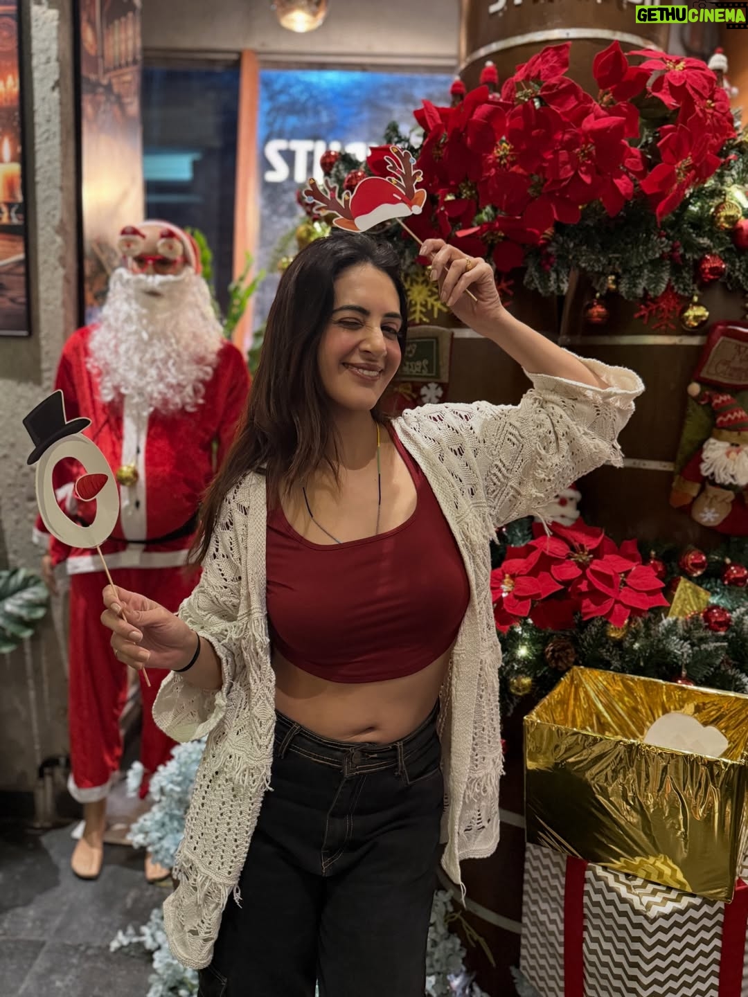 Arshin Mehta - 2.1K Likes - Merryyyyy Christmas celebration🤶🏻 🎄🎁 🔔

Hohohohoho 😅

#arshinmehta @sthambabrewery #happytimes #christmas