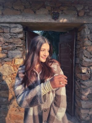 Arshina Sumbul Instagram - Vibes 2026✨💘
.
.
.
.
#happynewyear #2026goals
#ootd #pushkartravel