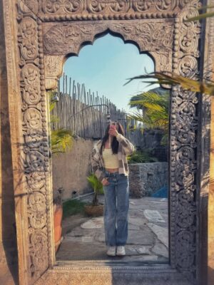 Arshina Sumbul Instagram - Vibes 2026✨💘
.
.
.
.
#happynewyear #2026goals
#ootd #pushkartravel