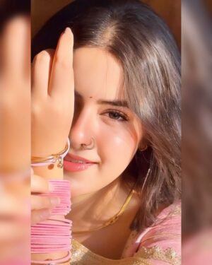 Arshiya Makkar Instagram - Ankhon Pe Fida Hue Toh Kya Fayda,
Dil Toh Dil Hi Dhundega ..👀💘
#instagram #post #eyes #noserings #trending