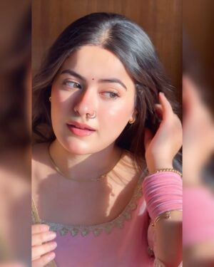 Arshiya Makkar Instagram - Ankhon Pe Fida Hue Toh Kya Fayda,
Dil Toh Dil Hi Dhundega ..👀💘
#instagram #post #eyes #noserings #trending