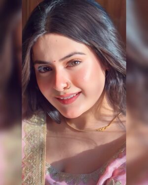 Arshiya Makkar Instagram - Ankhon Pe Fida Hue Toh Kya Fayda,
Dil Toh Dil Hi Dhundega ..👀💘
#instagram #post #eyes #noserings #trending