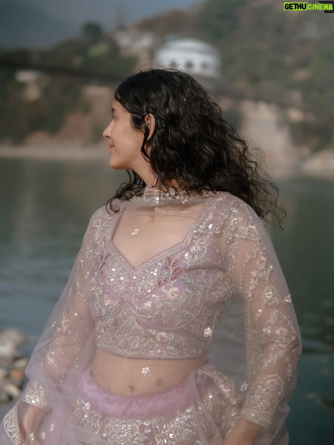 Arti Chaudhary - 122.1K Likes - Proud of myself🫶 दिल  को दिल रखा बाज़ार नहीं बनाया 💯🕊️🫀…
@artichaudhary1056 🌻..
.
.
.
.
Lehenga by @radhikabutic01 🌸..
📸 @cinex2025 
🎨 @edittbyjai 
.
.
.
.
.
#artichaudhary1056 #potraitphotographer #cinimetic #shoot #indian #lehenga #traditionaloutfit #uk #viralpost #artians #explore #trend #explore