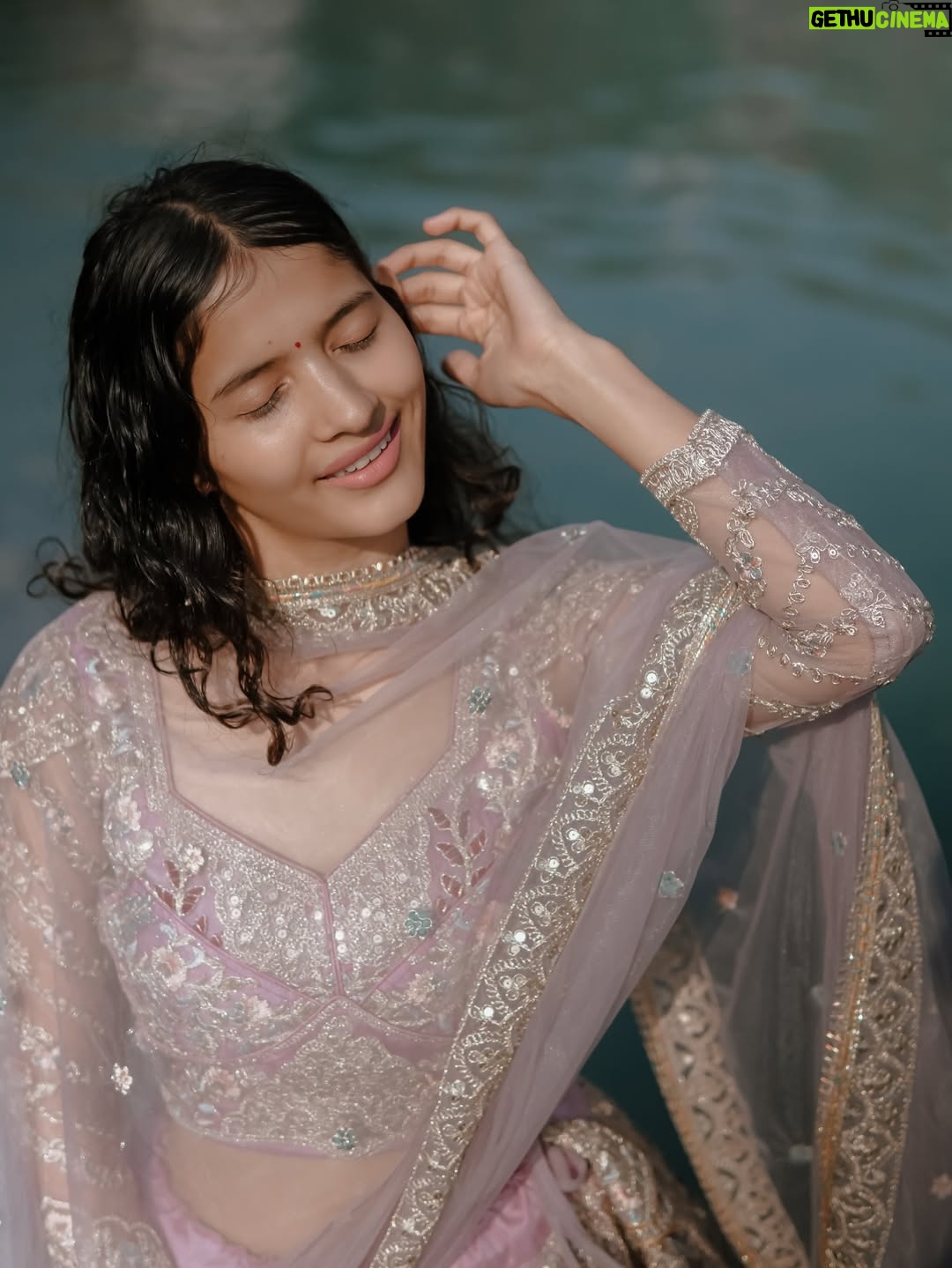 Arti Chaudhary - 122.1K Likes - Proud of myself🫶 दिल  को दिल रखा बाज़ार नहीं बनाया 💯🕊️🫀…
@artichaudhary1056 🌻..
.
.
.
.
Lehenga by @radhikabutic01 🌸..
📸 @cinex2025 
🎨 @edittbyjai 
.
.
.
.
.
#artichaudhary1056 #potraitphotographer #cinimetic #shoot #indian #lehenga #traditionaloutfit #uk #viralpost #artians #explore #trend #explore