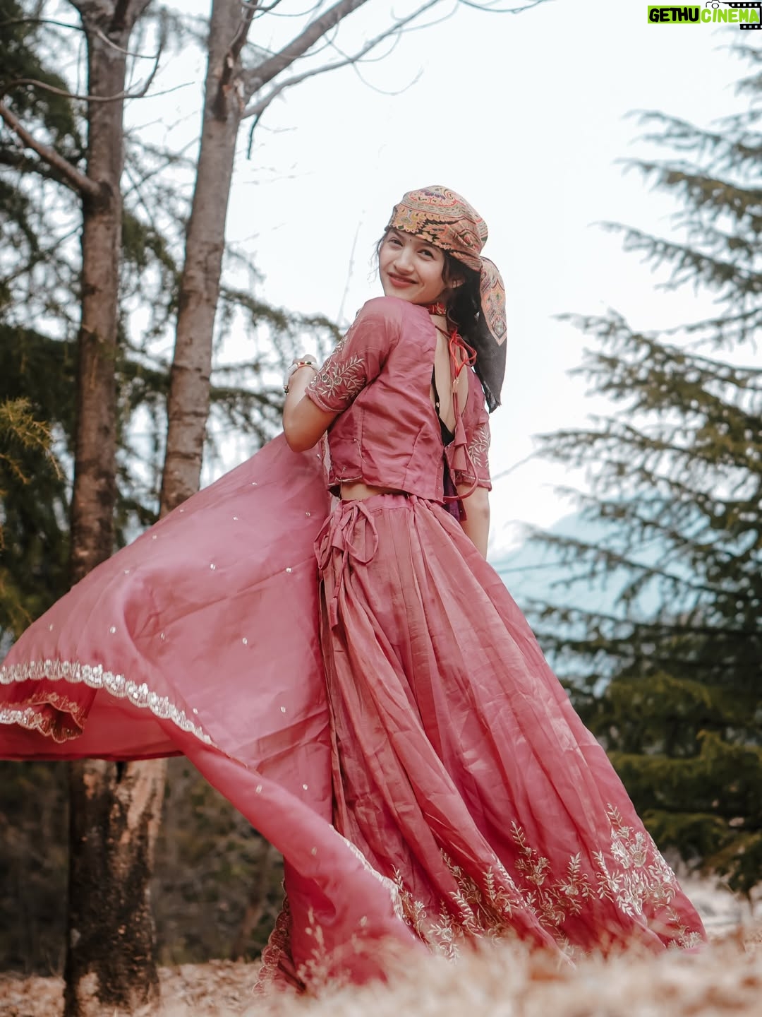 Arti Chaudhary - 126.4K Likes - Dill s pahadi 🌸..
@artichaudhary1056 🕊️..
.
.
#pahadi 😍…
Outfit by @theprincessstop 
🎨  @edittbyjai 
.
.
#artichaudhary1056 #instapic #instalikes #trend