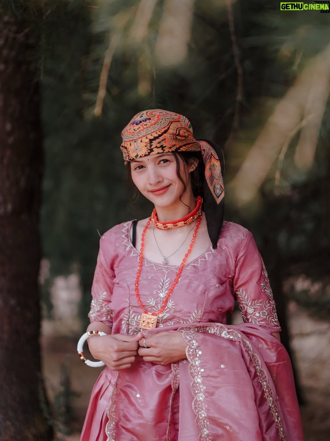 Arti Chaudhary - 126.4K Likes - Dill s pahadi 🌸..
@artichaudhary1056 🕊️..
.
.
#pahadi 😍…
Outfit by @theprincessstop 
🎨  @edittbyjai 
.
.
#artichaudhary1056 #instapic #instalikes #trend