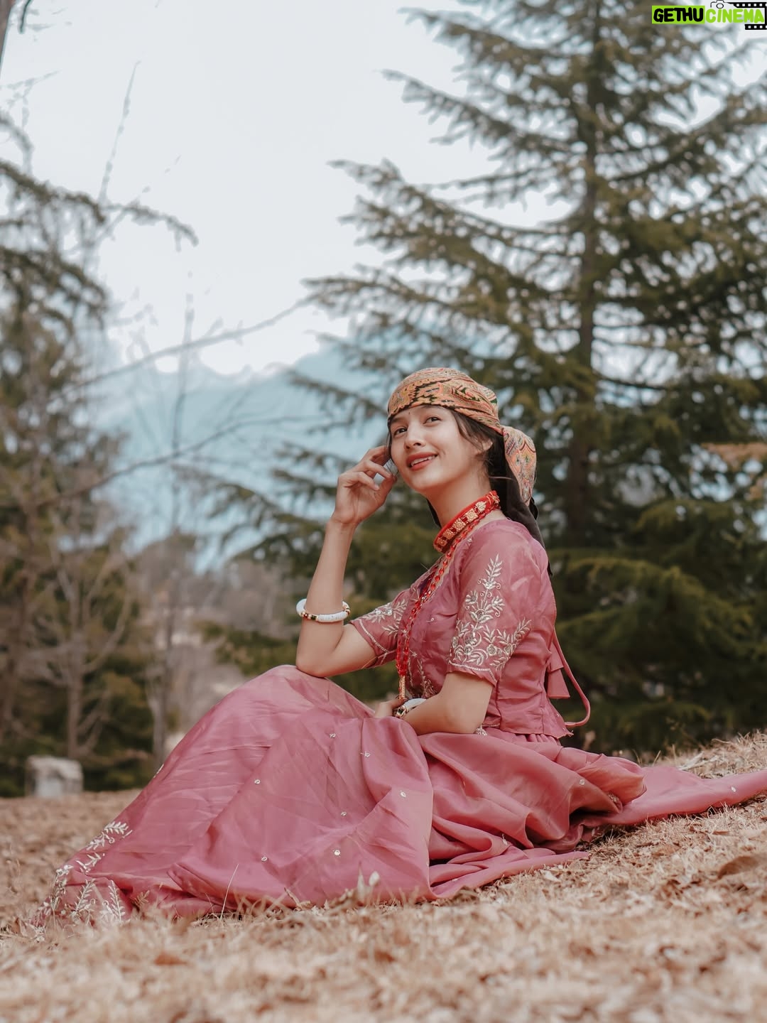 Arti Chaudhary - 126.4K Likes - Dill s pahadi 🌸..
@artichaudhary1056 🕊️..
.
.
#pahadi 😍…
Outfit by @theprincessstop 
🎨  @edittbyjai 
.
.
#artichaudhary1056 #instapic #instalikes #trend