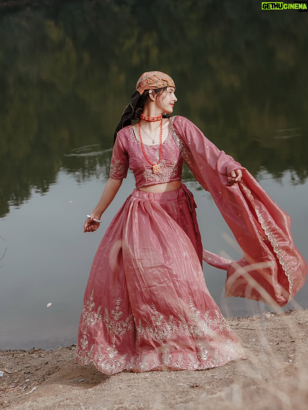 Arti Chaudhary - 126.4K Likes - Dill s pahadi 🌸..
@artichaudhary1056 🕊️..
.
.
#pahadi 😍…
Outfit by @theprincessstop 
🎨  @edittbyjai 
.
.
#artichaudhary1056 #instapic #instalikes #trend