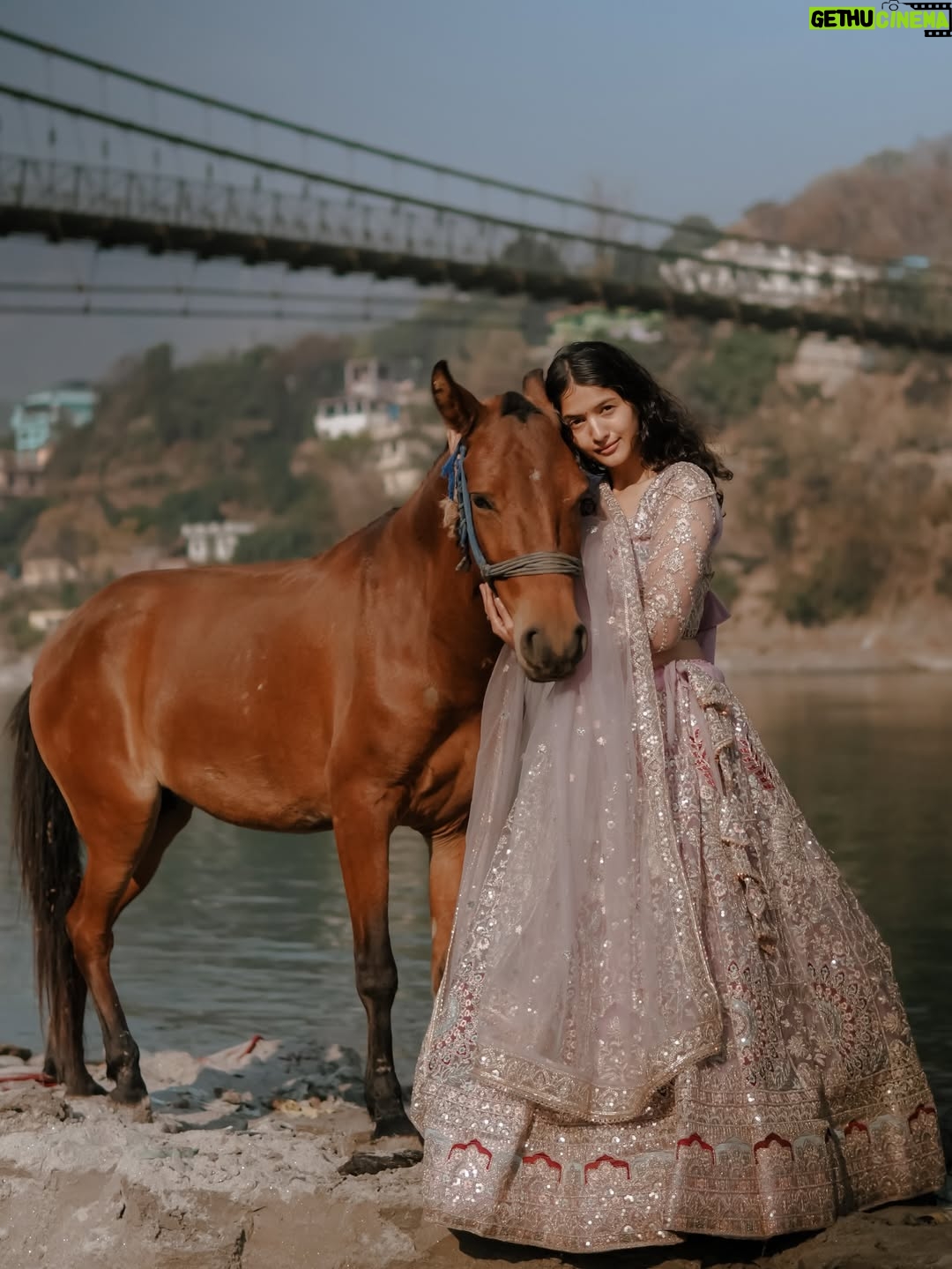 Arti Chaudhary - 122.1K Likes - Proud of myself🫶 दिल  को दिल रखा बाज़ार नहीं बनाया 💯🕊️🫀…
@artichaudhary1056 🌻..
.
.
.
.
Lehenga by @radhikabutic01 🌸..
📸 @cinex2025 
🎨 @edittbyjai 
.
.
.
.
.
#artichaudhary1056 #potraitphotographer #cinimetic #shoot #indian #lehenga #traditionaloutfit #uk #viralpost #artians #explore #trend #explore