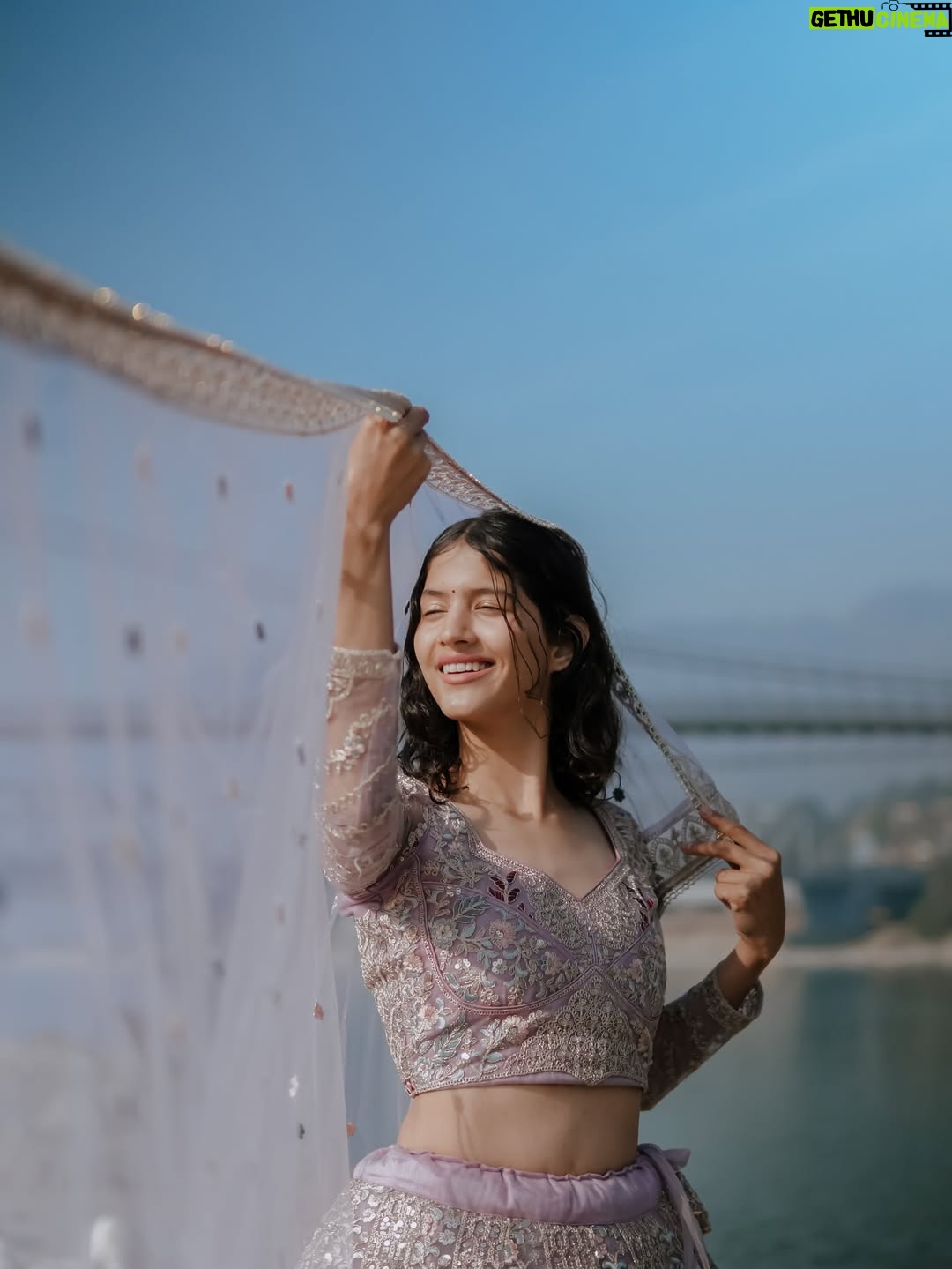 Arti Chaudhary - 122.1K Likes - Proud of myself🫶 दिल  को दिल रखा बाज़ार नहीं बनाया 💯🕊️🫀…
@artichaudhary1056 🌻..
.
.
.
.
Lehenga by @radhikabutic01 🌸..
📸 @cinex2025 
🎨 @edittbyjai 
.
.
.
.
.
#artichaudhary1056 #potraitphotographer #cinimetic #shoot #indian #lehenga #traditionaloutfit #uk #viralpost #artians #explore #trend #explore