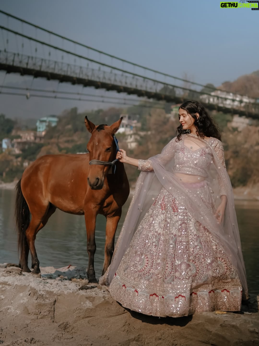 Arti Chaudhary - 122.1K Likes - Proud of myself🫶 दिल  को दिल रखा बाज़ार नहीं बनाया 💯🕊️🫀…
@artichaudhary1056 🌻..
.
.
.
.
Lehenga by @radhikabutic01 🌸..
📸 @cinex2025 
🎨 @edittbyjai 
.
.
.
.
.
#artichaudhary1056 #potraitphotographer #cinimetic #shoot #indian #lehenga #traditionaloutfit #uk #viralpost #artians #explore #trend #explore