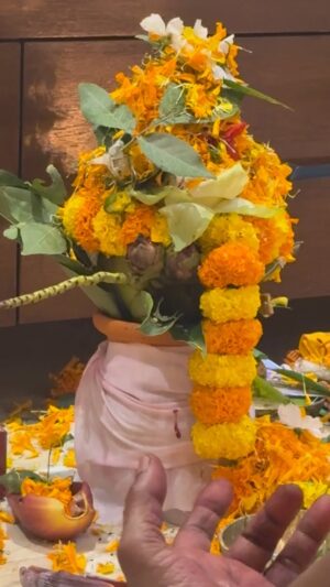 Arunima Dutta Instagram - Divine vibrations, sacred prayers, and blessings for every being🙏🏻🌸
May Lord Satyanarayan’s blessings shower health, happiness, and spiritual fulfillment.