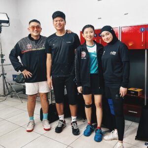 Aryani Fitriana Instagram - Alhamdulillah selesai juga tournament badminton & adu panco di TOSI Season 3 @sctv @sctv.sports @rans.sportainment @rans.entertainment @vidiodotcom 

Aku dan @donnymichael bangga dgn diri kami sendiri bisa menyelesaikan pertandingan ini. Thank youu buat partner2 kami @jordan_praveen & @manuputtybellaetrix kalian benar2 hebat!🔥 Selamat juga buat tim lawan, kalian juara!✨ 

Tapi kami benar2 berterima kasih buat fans kami, support kalian itu semangat kami berduaaa!! 🤍 
#ryandomack #aryanifitriana #donnymichael #tosiseason3