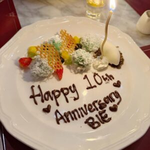 Aryani Fitriana Instagram - Happy Anniversary 10th years Bie š¤
Terlalu banyak kata2 untuk mengungkapkan hubungan kita, tapi cuma satu yg bisa aku ucapin.. Aku bahagia āŗļø
Insya Allah ātill jannah ya Bie.. Aamiin ya rabbalāalamin ya Allah š¤²š»
Pacaran duluuu donggg, beduaanlaaahh masa iya sama anak2 𤣠*pliss jgn di slide nanti ketauan boongnya wkwk
#aryanifitriana #donnymichael #10thanniversary