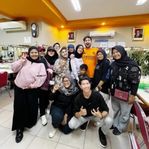 Aryani Fitriana Instagram - Alhamdulillah selesai juga tournament badminton & adu panco di TOSI Season 3 @sctv @sctv.sports @rans.sportainment @rans.entertainment @vidiodotcom 

Aku dan @donnymichael bangga dgn diri kami sendiri bisa menyelesaikan pertandingan ini. Thank youu buat partner2 kami @jordan_praveen & @manuputtybellaetrix kalian benar2 hebat!🔥 Selamat juga buat tim lawan, kalian juara!✨ 

Tapi kami benar2 berterima kasih buat fans kami, support kalian itu semangat kami berduaaa!! 🤍 
#ryandomack #aryanifitriana #donnymichael #tosiseason3