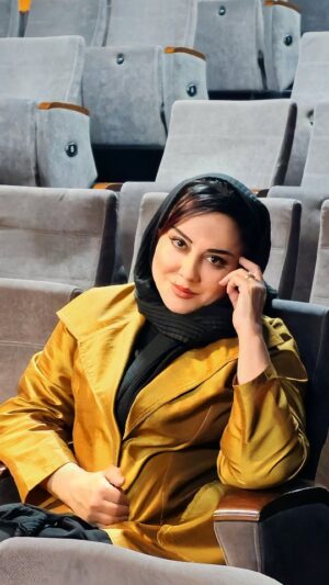 Asha Mehrabi Instagram - خانه عروسک قسمت دوم
نویسنده: لوکاس نیث
مترجم و کارگردان: آشا محرابی

بازیگران: مهلقا باقری، ایوب آقاخانی، ساقی زینتی و سارینا کیان

عوامل نمایش:
دستیار کارگردان و برنامه ریز: جعفر مطلبی پور
طراح صحنه: داریوش پیرو
طراح لباس: آرزو رحیم آبادی
طراح چهره پردازی: افروز بوجاریا
طراح نور: رضا خضرایی
طراح جلوه های صوتی: فرشاد آذرنیا
مجری دکور: مهران زاغری
عکاس صحنه: حسین گلستان
مدیر فیلمبرداری:امیر حسین عنایتی
گروه کارگردانی : پرهام پورخمسه و زهره قاسمی
دستیار گریم: دل آرا ترکان
انتخاب موسیقی: آشا محرابی
مدیر رسانه و تبلیغات: نگار امیری
پوستر و بروشور: جعفر مطلبی پور
طراح لوگو: حسین گلستان
ساخت تیزر: جعفر مطلبی پور ، حسین گلستان ، پرهام پورخمسه
دوخت لباس: مزون نگار محمدی
دوخت پرده: پرده استور

" نورا به خانه بازمی‌گردد، اما آیا او آماده است تا با گذشته و کسانی که پشت سر گذاشته، روبه‌رو شود؟ "

💳 تهیه بلیت از تیوال:

https://tiw.al/4u1k

⏰ساعت ۲۰:۰۰
📍سالن چهارسو - تئاترشهر 
🗓آبان ۱۴۰۳

@khaneh_aroosak2
@asha_mehrabi
@mahlaghabagheri
@ayoubaghakhaniofficial
@saghizinatii
@sarinakian_
@tehran.city.theater
@daryoosh.peiro
@arezoorahima
@afroozboojariya
@reza.khazraie_shad
@hosseingolestan.official
@jafar_motallebipour
@mehran.zaghari
@zohre_ghaasemi
@amir_enayati
@delaratorkaan
@n_amiri_art
@farshad4745
@mortezasdi7
@i.parham.h
@hosseinnaseri.h
@tidakian
@negarmohammadi.fashion
@negarmohammadi_beauty_salon
@amirmohamad_sorouri
@boorokly
@pardestore
@pooshehdramaticarts

#آشا_محرابی #مهلقا_باقری #ایوب_آقاخانی#سارینا_کیان #ساقی_زینتی #خانه_عروسک #خانه_عروسک_قسمت_دوم #تئاتر_شهر #ایران_تئاتر #هنر
https://www.instagram.com/reel/DCKUKoYO_mR/?igsh=MXRreWJ0cmpxZHg2cQ==