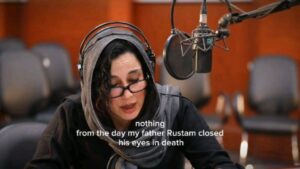 Asha Mehrabi Instagram - اولین اتود به زبان انگلیسی همراه شد با بخشی از متن شاهنامه که از متن رئالیستی دشوارتر است، ممنون از آشا که درخشان است و ترجمه به زبان انگلیسی این متن رو هم آشا جان انجام دادن، بدلیل طولانی بودن بخش نظری ابتدای نمایش رو که دکتر #محسن_سوهانی به عهده داشتن در این پست مشاهده نمی کنید. تهیه کننده صوتی #فرشاد-آذر-نیا عزیز و کارگردان تصویری #امیر-شعیبی عزیز و تهیه کننده کار دکتر محسن سوهانی و صدابردار #مجید-آئینه بودند. 
#آشا-محرابی  #فریدون-محرابی