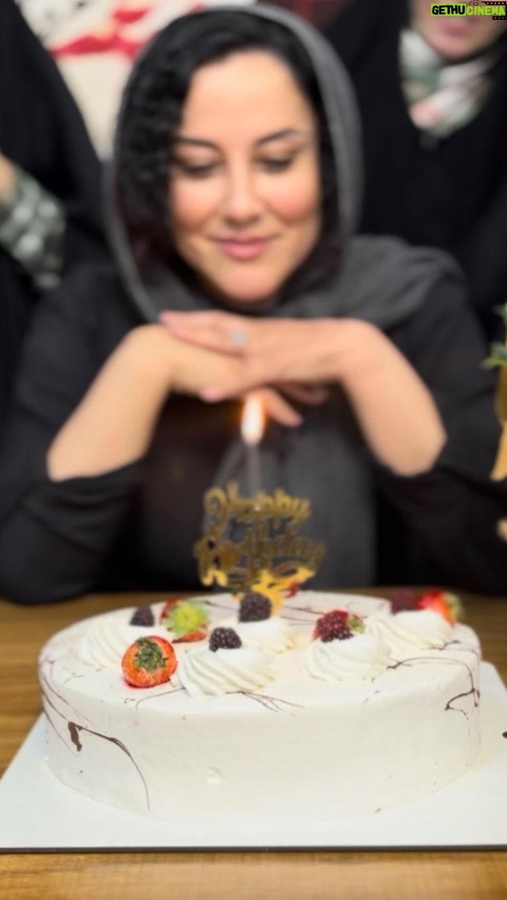 Asha Mehrabi - 15.5K Likes - که اولین دیدار ها شیرین ترینهاست 

و شروعِ کلاسهای بازیگری با آشا محرابی عزیز همراه شد با سورپرایز تولدش از طرفِ هنرمقدسی ها
🥹🪽

بعضیا انقدر خوبن آدم دوست داره هر روز روز تولدشون باشه
الهی صد سال زنده باشه و ایران از هنرش پر گوهر💕🎊🎈

@asha_mehrabi 
@maryamshabani1767 

.
.
.

#هنر #هنرمند #تئاتر#هنرمقدس #نمایش #آواز #آموزش_بازیگری #بازیگری_تئاتر #بازیگر #هنر_قدسی_زنان_برای_تمام_جهان #تئاتر