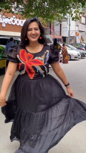 Asha Rajagopal Instagram - How am I looking? 🖤😀

#insta #instagram #instadaily #reels #reelsinstagram #reelsvideo #viral #viralvideos #explore #explorepage #trending #trendingreels #reelkarofeelkaro #reelitfeelit #karnataka #asharajagopal
