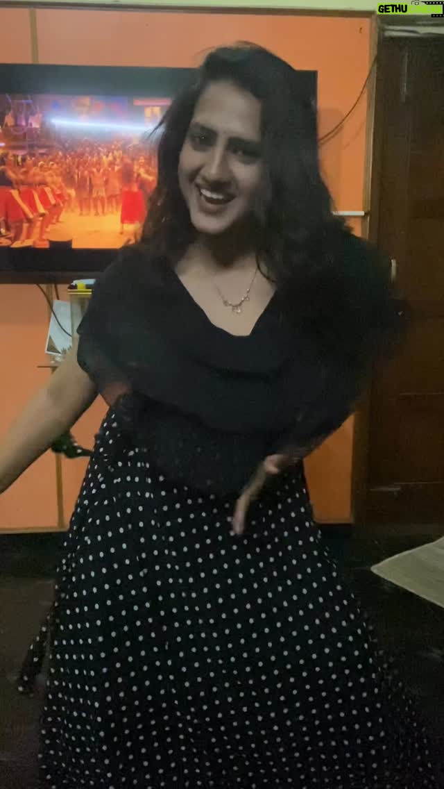Asha Rajagopal - 5.7K Likes - Sumne hange dance 😛

#instagram #reels #explore #viral #asharajagopal