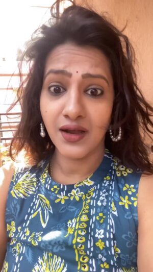 Asha Rajagopal Instagram - Yar neve heli 😃

#insta #instagram #instadaily #instamood #instagood #reels #reelsinstagram #viral #viralvideos #reelsvideo #trending #trendingreels #explore #explorepage #reelkarofeelkaro #reelitfeelit #karnataka #asharajagopal