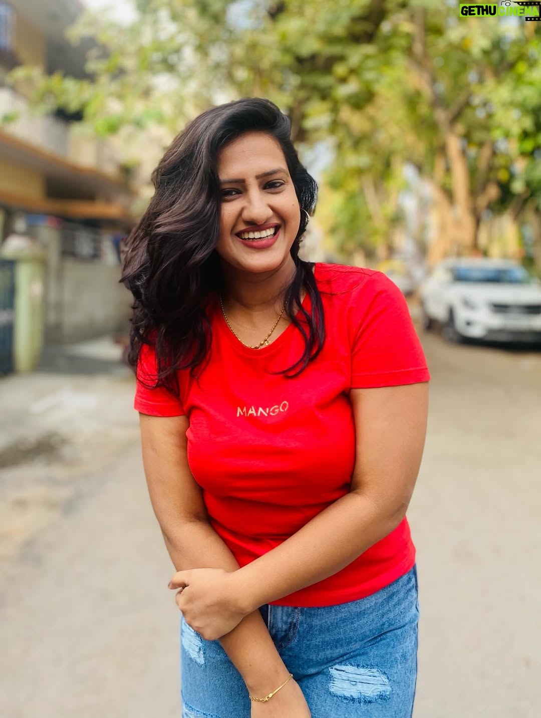 Asha Rajagopal - 2K Likes - She is both storm and calm. ❤️

#instagram #instapic #trending #asharajagopal