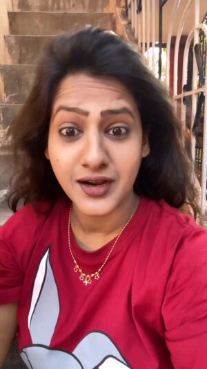 Asha Rajagopal Instagram - Heli nodona 😃

#insta #instagram #instadaily #instamood #instagood #instalike #viral #viralvideos #reels #reelsinstagram #reelsvideo #trending #trendingreels #explore #explorepage #reelkarofeelkaro #reelitfeelit #karnataka #asharajagopal