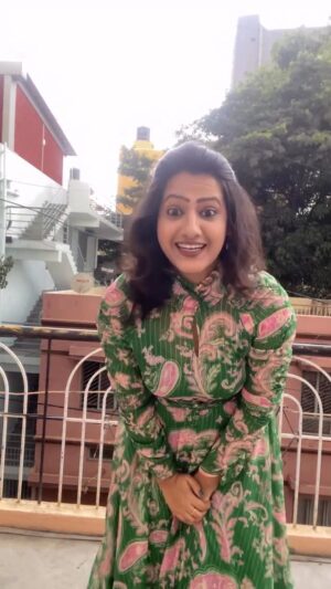 Asha Rajagopal Instagram - ನಂಗೆ ಗೊತ್ತು ಈ video ನಿಮಗೆ ಇಷ್ಟ ಆಗುತ್ತೆ ಅಂತ. 😂

#comedy #fun #funnyvideos #insta #instagram #instadaily #instagood #instamood #viral #viralvideos #explore #explorepage #reelsvideo #viralreels #reelitfeelit #reelkarofeelkaro #karnataka #asharajagopal