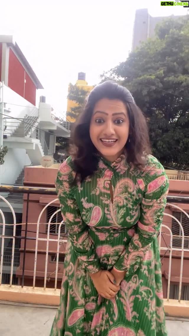 Asha Rajagopal - 51.7K Likes - ನಂಗೆ ಗೊತ್ತು ಈ video ನಿಮಗೆ ಇಷ್ಟ ಆಗುತ್ತೆ ಅಂತ. 😂

#comedy #fun #funnyvideos #insta #instagram #instadaily #instagood #instamood #viral #viralvideos #explore #explorepage #reelsvideo #viralreels #reelitfeelit #reelkarofeelkaro #karnataka #asharajagopal