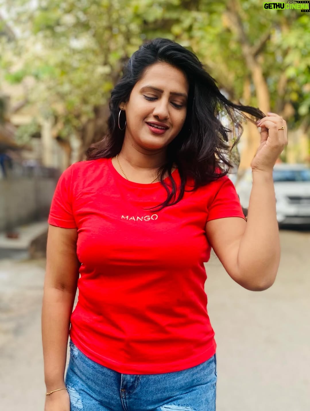 Asha Rajagopal - 2K Likes - She is both storm and calm. ❤️

#instagram #instapic #trending #asharajagopal
