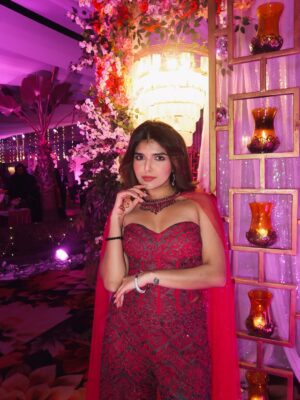 Ashi Khanna Instagram - Album : recents 💌 last week in Amritsar for sanku di bhennn da vyaah 🥰🫶🏻✨
Wearing @shakuntlamxclusif 🫶🏻
Sourcing @styledbynikinagda
Jewellery @aadamyastore
#Amritsar #WeddingSeason