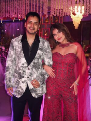 Ashi Khanna Instagram - Album : recents 💌 last week in Amritsar for sanku di bhennn da vyaah 🥰🫶🏻✨
Wearing @shakuntlamxclusif 🫶🏻
Sourcing @styledbynikinagda
Jewellery @aadamyastore
#Amritsar #WeddingSeason