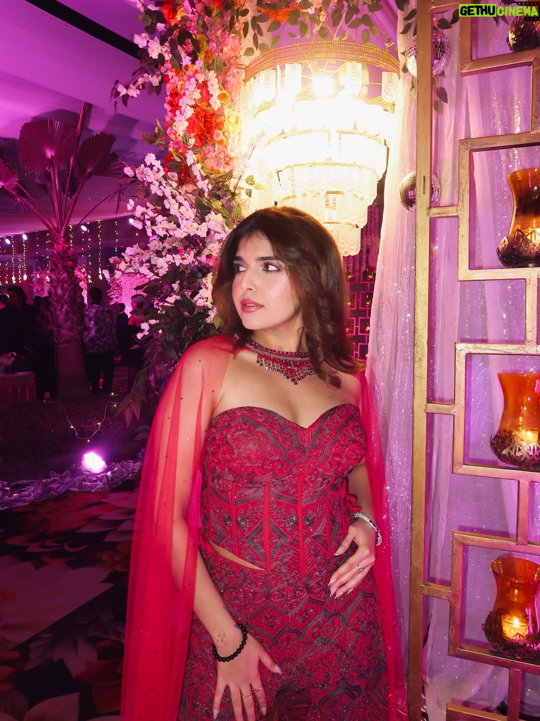 Ashi Khanna - 115.5K Likes - Album : recents 💌 last week in Amritsar for sanku di bhennn da vyaah 🥰🫶🏻✨ 
Wearing @shakuntlamxclusif 🫶🏻
Sourcing @styledbynikinagda 
Jewellery @aadamyastore 
#Amritsar #WeddingSeason